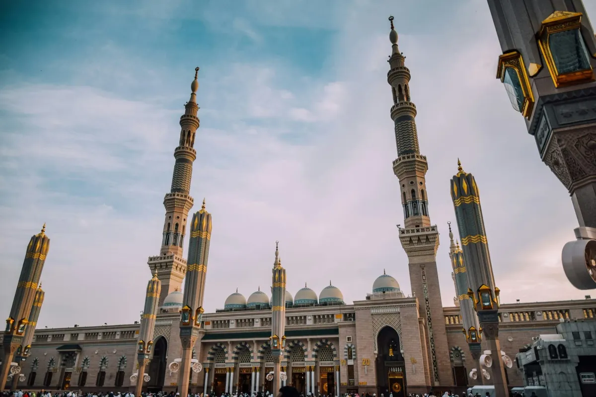 Masjid al-Nabawi Guide 2025: Rawdah Access & Travel Tips