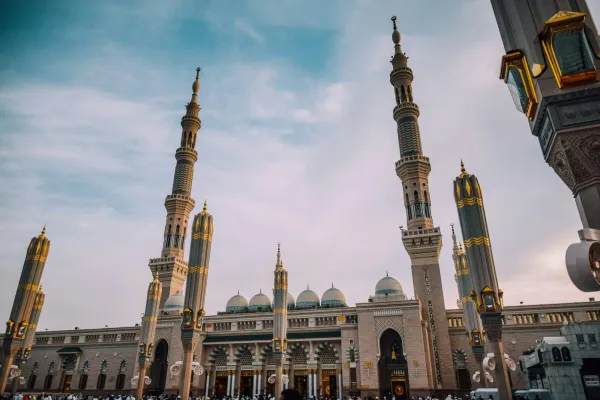 Masjid al-Nabawi Guide 2025: Rawdah Access & Travel Tips