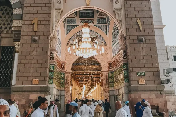 Al Salam Gate Explained: History, Significance & Visitor Tips